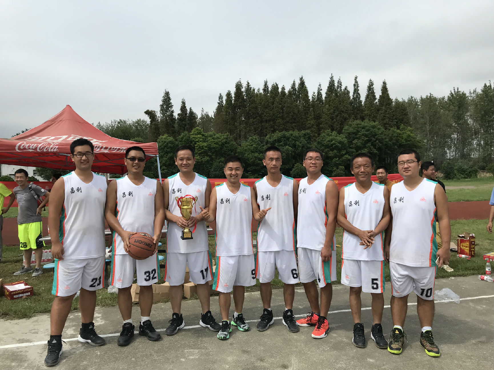湖北昌利公司參加第二屆“楚燕杯”籃球賽 湖北昌利公司參加第二屆“楚燕杯”籃球賽