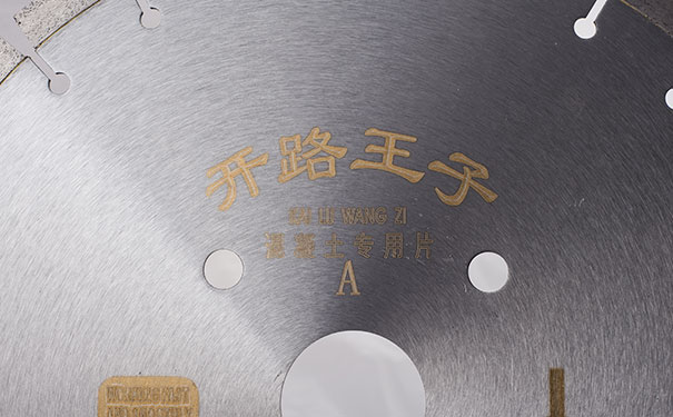 國內石材加工鋸片基體規(guī)格從200mm開始，最大達到3500 mm